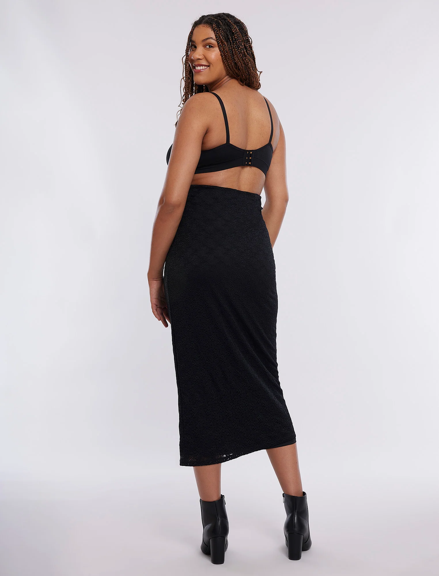 Bodycon Maxi Skirt in Lace - Image 3